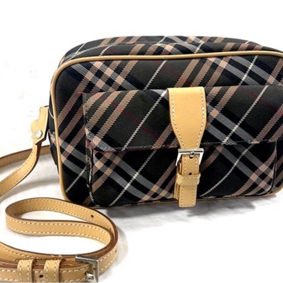 $3 Start on Luxury bags wallet and scarf. 10/06/25 - Picture 4 of 4